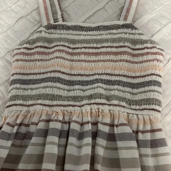 Stripped top. Ribbed material ish and flowy on bottom - Picture 2 of 3